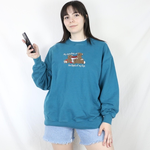 Vintage Teddy Crewneck 🍎 🧸 - Picture 2 of 4